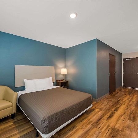 Woodspring Suites Инвърнес Екстериор снимка