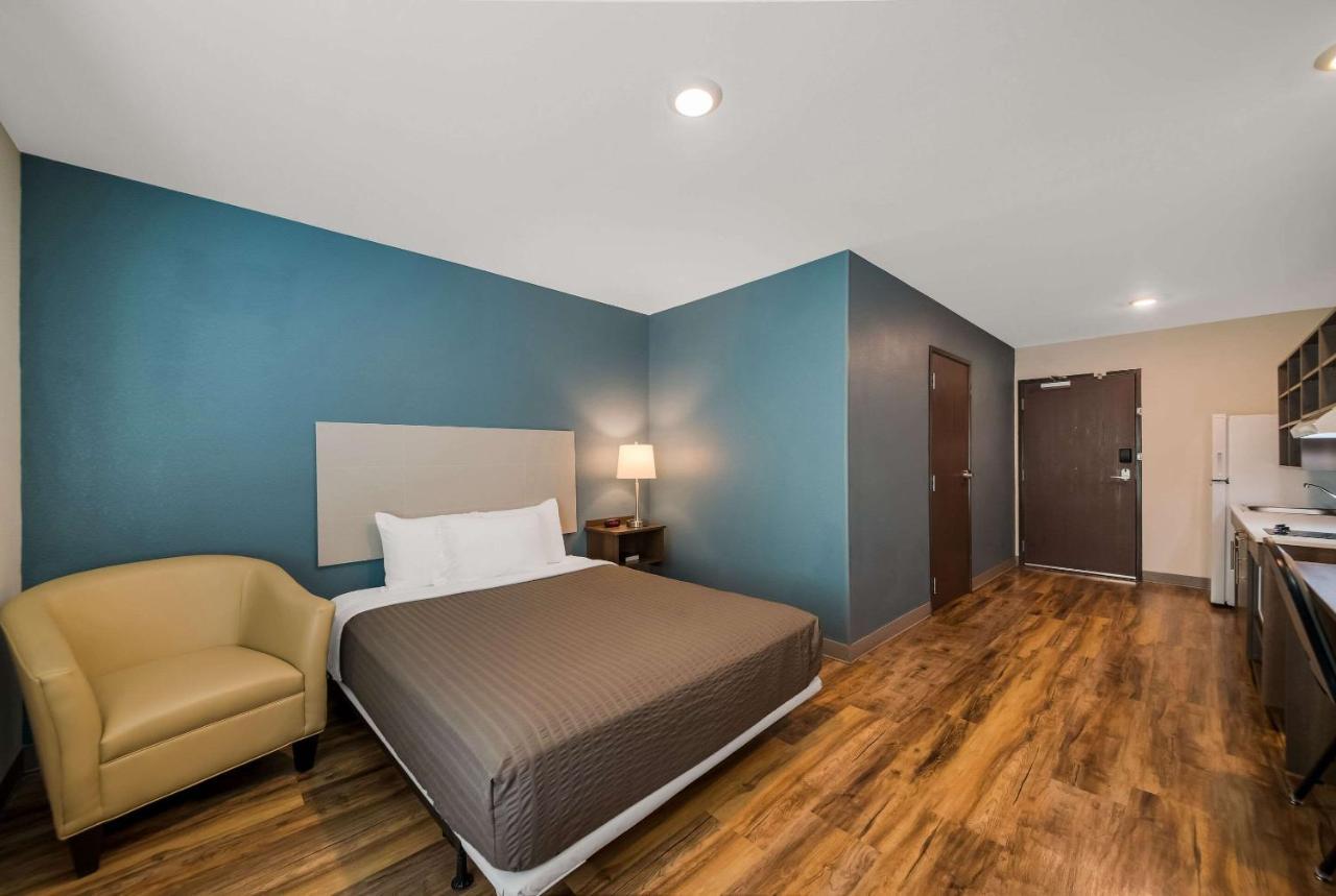 Woodspring Suites Инвърнес Екстериор снимка