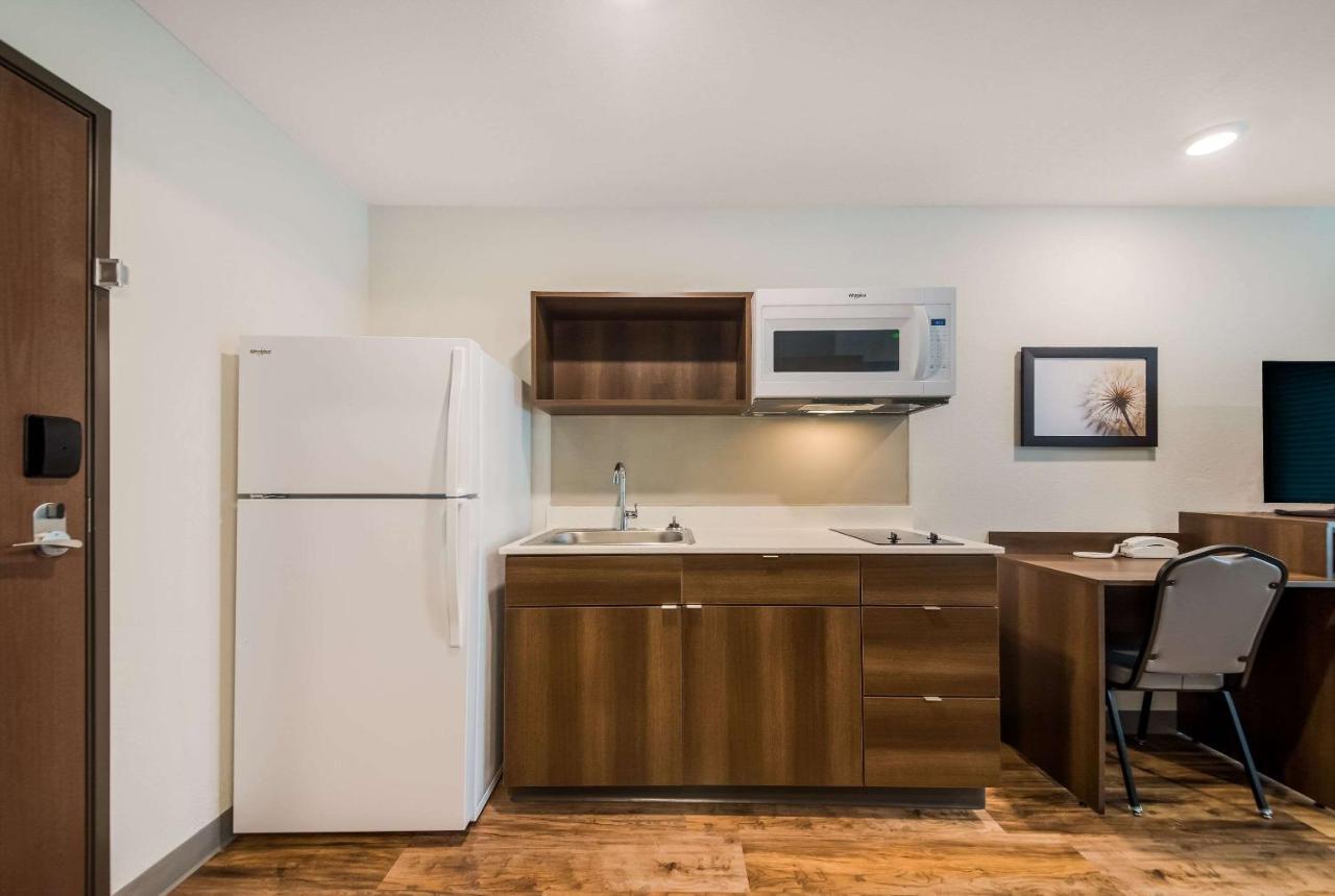 Woodspring Suites Инвърнес Екстериор снимка