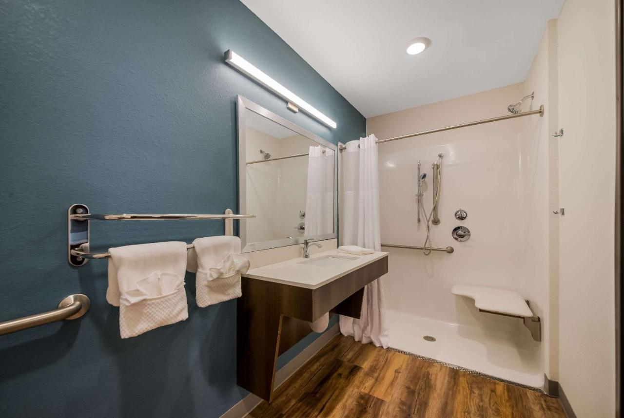Woodspring Suites Инвърнес Екстериор снимка